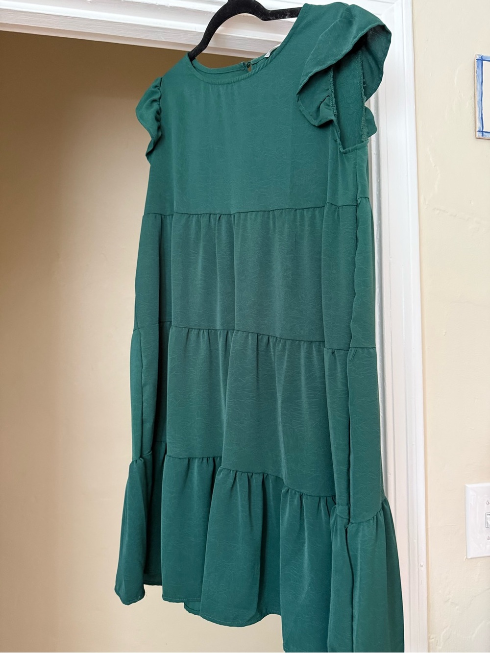 Emerald Tiered Midi Dress with Flutter Sleeves